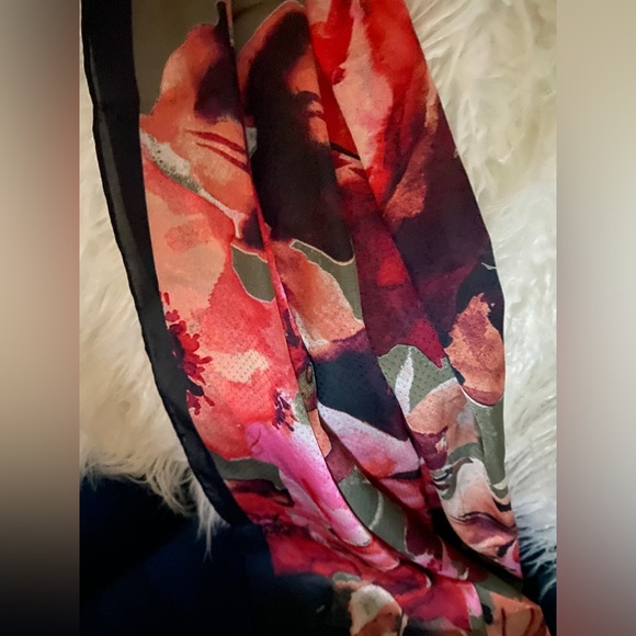 Vince Camuto Luxury Scarf - Picture 5 of 5